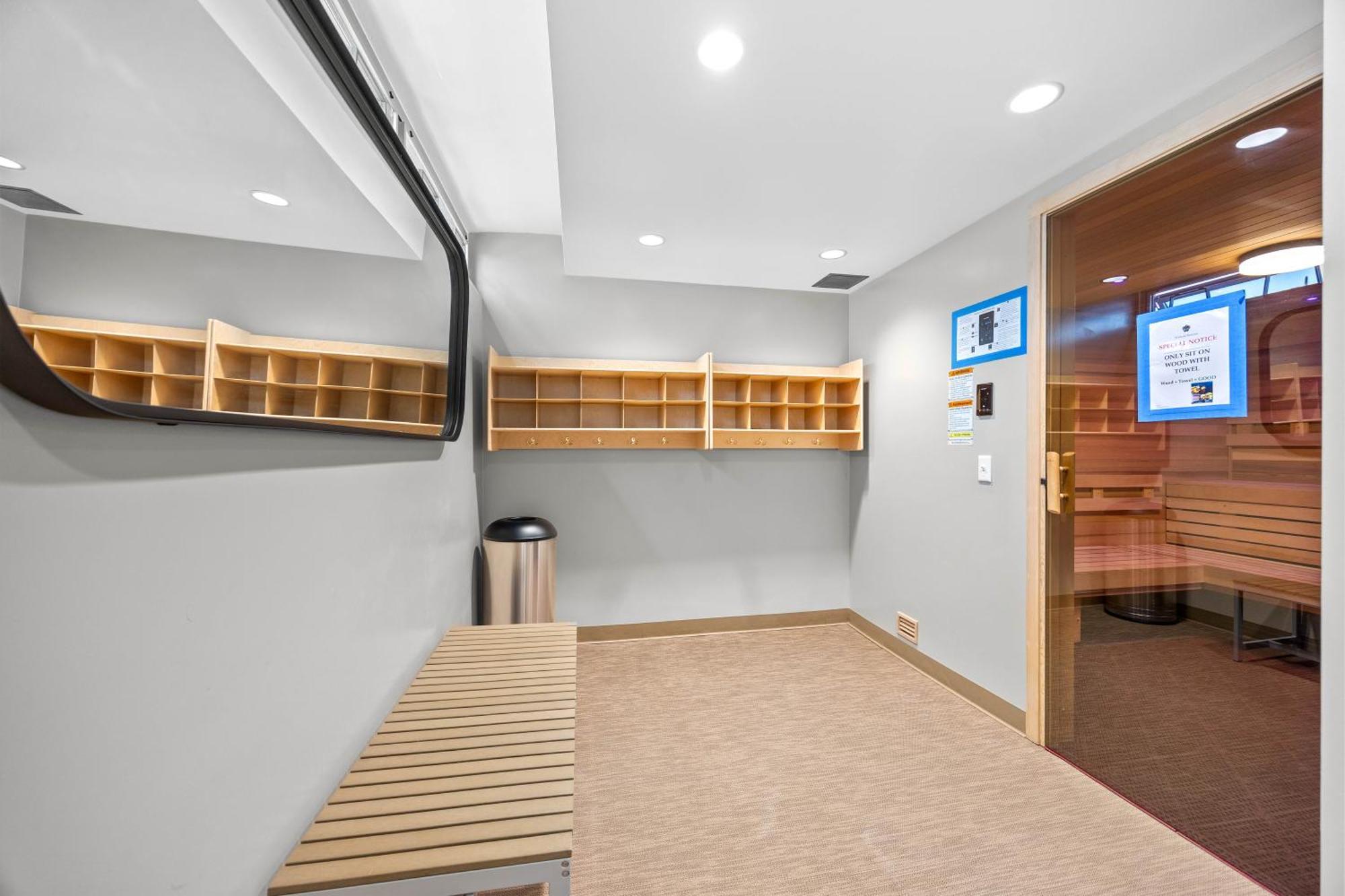 Waikiki Banyan Ocean View Oasis With Free Parking! Apartment