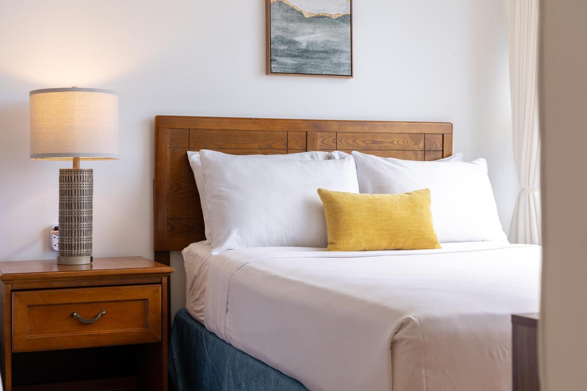 Waikiki Banyan Ocean View Oasis With Free Parking!